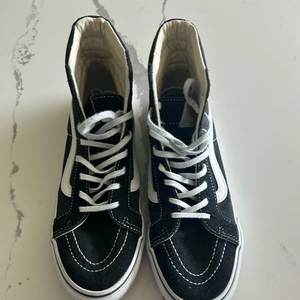 Womens shoes - Picture 2 of 4